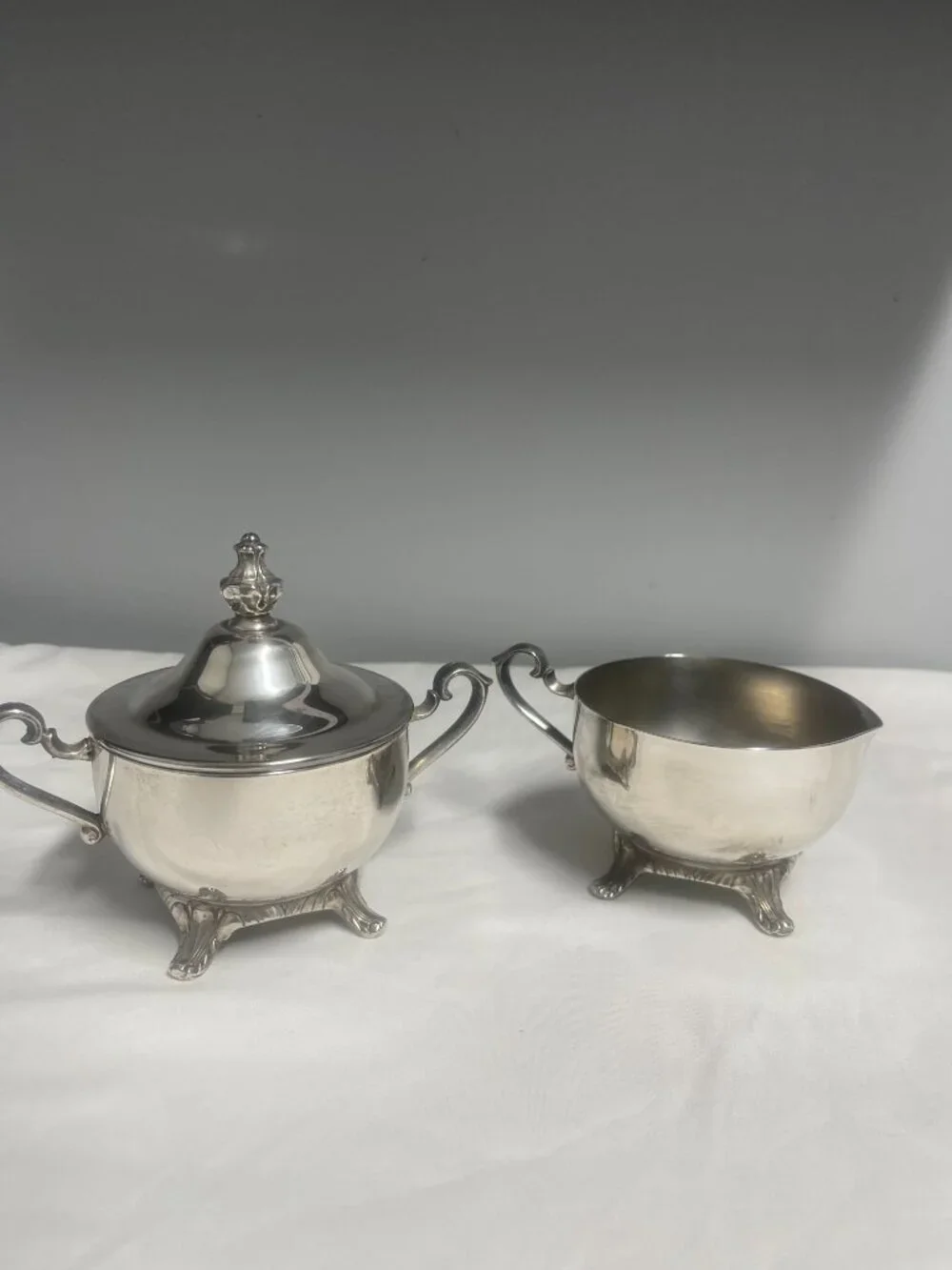 Wm Rogers Silverplate Creamer & Covered Sugar Bowl Set